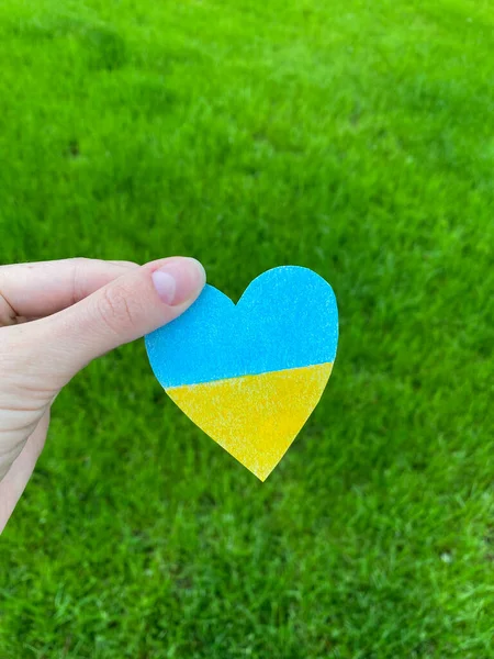 Koncept Ukončení Války Ukrajině Srdce Tvaru Vlajky — Stock fotografie