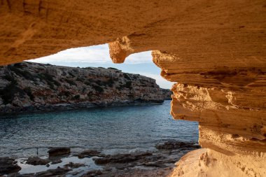 İspanya 'nın Balear Adalarındaki Formentera adasında Güzel Cala d en Baster.