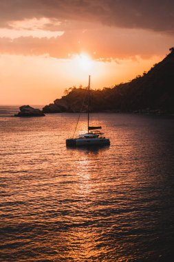 Ege 'de Günbatımında Lüks Yat