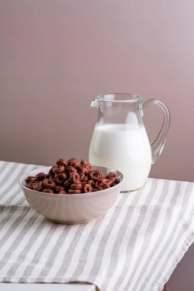 Молоко Шоколадные Хлопья Миске — стоковое фото