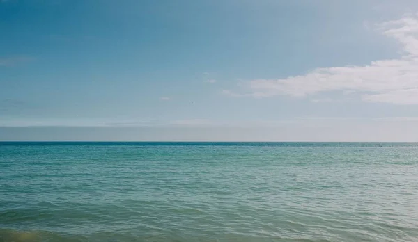 Dorset Kıyı Şeridi Boyunca Mavi Deniz Manzarası Gökyüzü — Stok fotoğraf