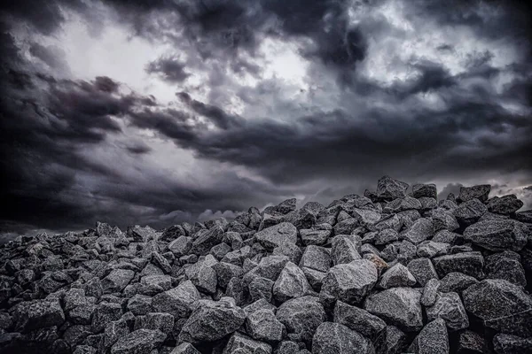 Pierre Granit Sous Les Nuages Orageux — Photo