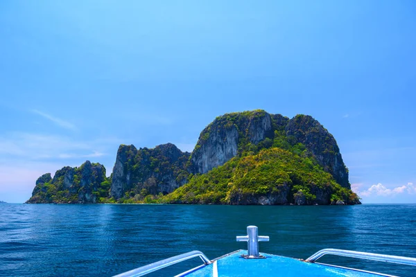 Skały Skały Morzu Yung Wyspy Phi Phi Morze Andamańskie Krabi — Zdjęcie stockowe