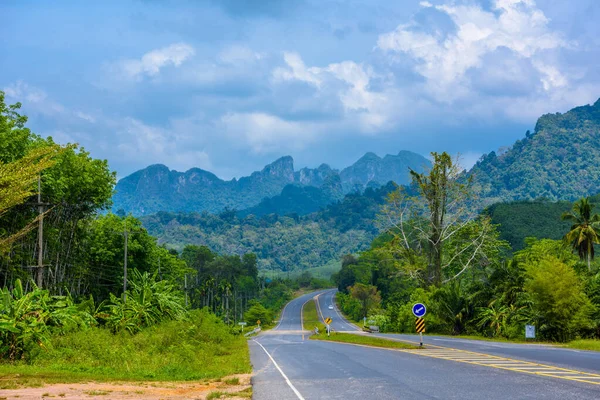 Autópálya Aszfaltút Dzsungel Khlong Phanom Nemzeti Park Kapong Phang Nga — Stock Fotó