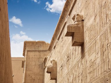 Mısır 'daki Edfu tapınağı ve inanılmaz antikaları.