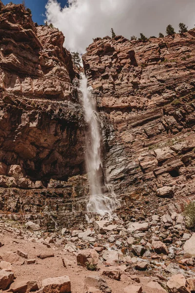 Cachoeira Meio Formações Rochosas — Fotografia de Stock