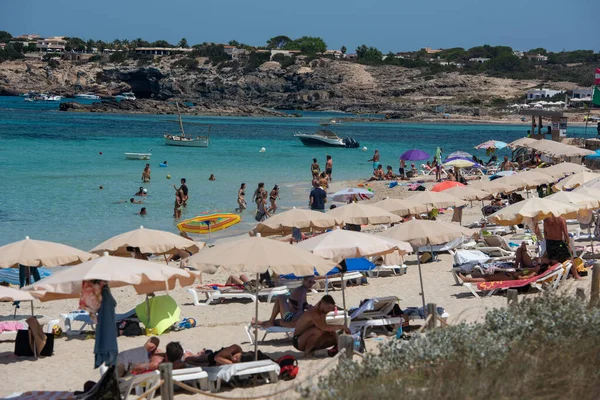 Formentera Spanje Juli 2021 Mensen Het Strand Van Pujols Strand — Stockfoto