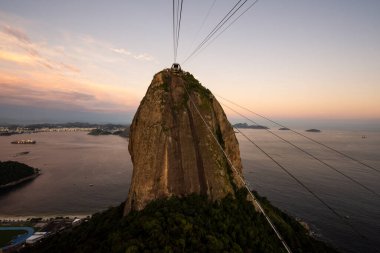 Rio de Janeiro, Brezilya 'daki teleferikten Sugar Loaf Dağı' na güzel bir manzara