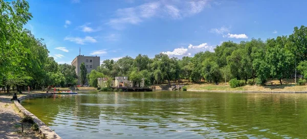 Одесса Украина 2022 Искусственное Озеро Дюковском Парке Одессы Украина Солнечный — стоковое фото