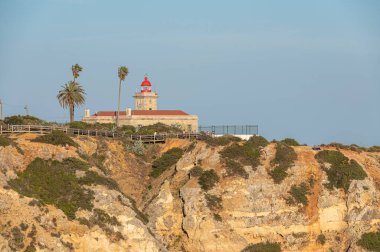 Portekiz, Lagos 'taki Algarve sahilindeki Ponta de Piedade deniz feneri.. 
