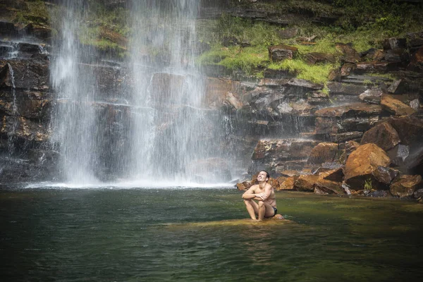 Beautiful View Man Enjoying Big Natural Wild Waterfall — Stockfoto