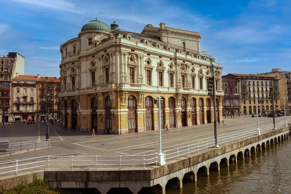 Bilbao kentindeki Arriaga tiyatrosunun panoramik manzarası
