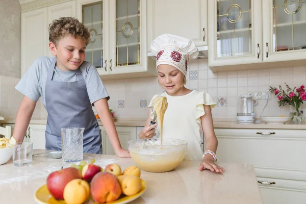 Children Kitchen Preparing Dough Apple Pie — ストック写真