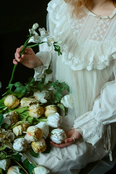 Квіти Букет Біла Сукня Троянди Штучні Квіти — стокове фото