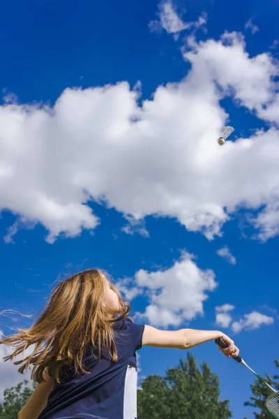 Young Girl Playing Badminton Sky — Fotografia de Stock