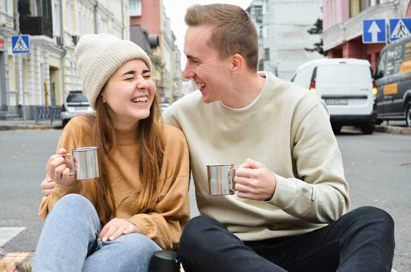 Couple Love Sitting Road Drinking Some Tea — Stok fotoğraf