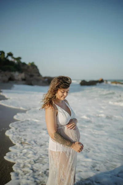 Pregnant Woman Seaside — 스톡 사진