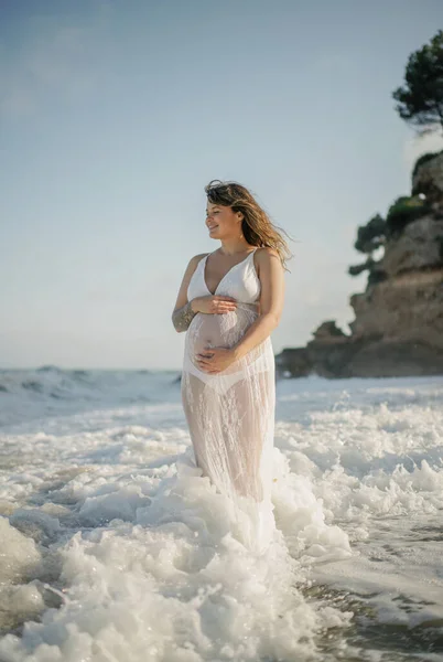 Pregnant Woman Seaside — 스톡 사진
