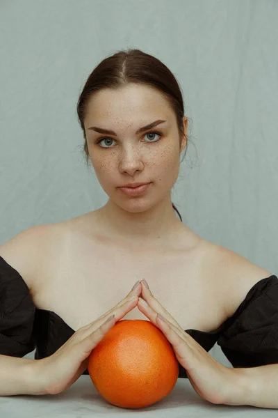 Young Woman Freckles Holding Palms Grapefruit — Stock Photo, Image