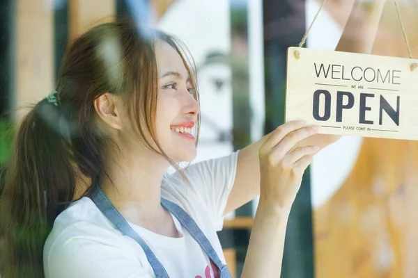 Young Business Owner Open Coffee Shop — Stock Photo, Image