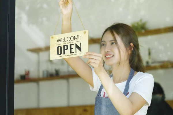 Young Business Owner Open Coffee Shop — Stock Photo, Image