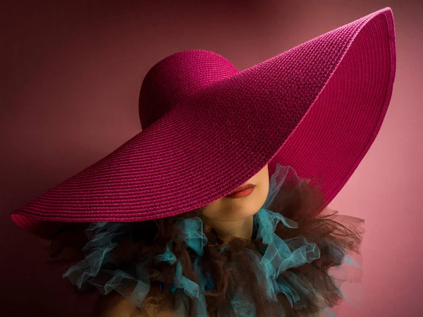 Girl Pink Hat Studio — Stockfoto