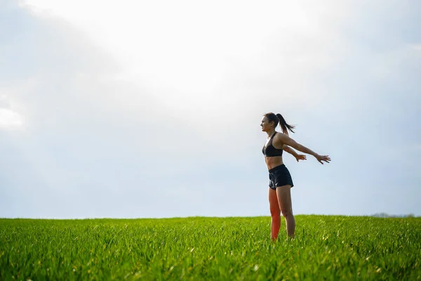Attractive Girl Athlete Does Warm Outdoors Exercises Muscles Young Woman — Stock Photo, Image