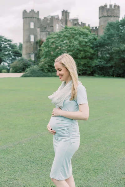Pregnant Woman Stands Lawn Malahide Castle Babymoon — 스톡 사진