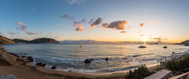 Aigues Blanques, İbiza, İspanya 'da güzel güneş ışığı.