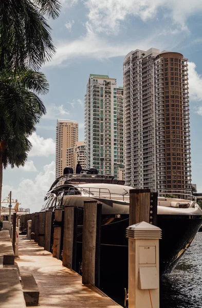 Marina Luxury Boat Skyline Buildings Brickell Key Miami Usa Florida — стоковое фото