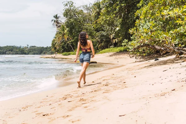 Woman Beach Costa Rica — Fotografia de Stock
