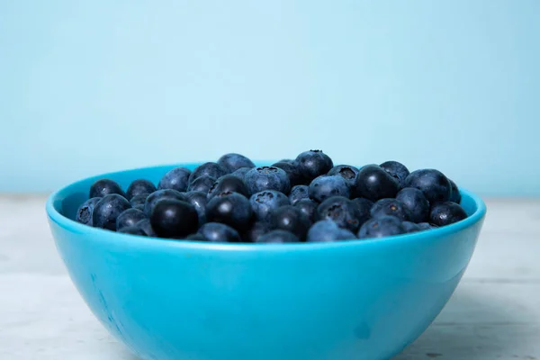 Blueberries Blue Bowl Wooden Table —  Fotos de Stock