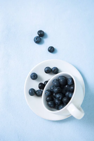 Vertical Photo Blueberries Sleeping Out Teacup — Stock Photo, Image