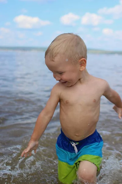 Child Joyfully Running Water — Stock fotografie