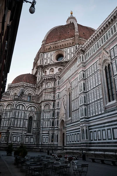 Firenze 'deki Duomo meydanının alternatif manzarası, ve Cattedrale di santa maria del fiore, campanille di giotto ve battistero di san giovanni