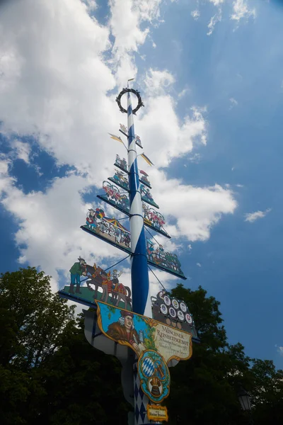 Traditional Bavarian Maibaum Standing Tall — Φωτογραφία Αρχείου