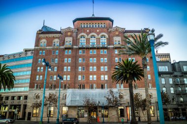 San Francisco, Kaliforniya'da yenilenmiş yüksek bir yapı