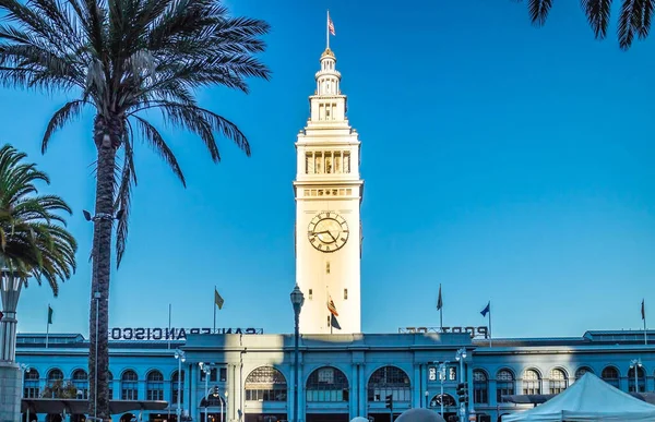 Słynna Wieża Zegarowa Wzdłuż Portu San Francisco — Zdjęcie stockowe