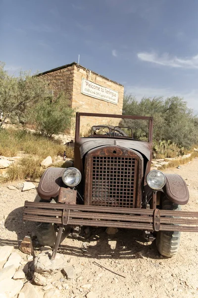 Welcome Terlingua Ghost Town Sign Car — стоковое фото