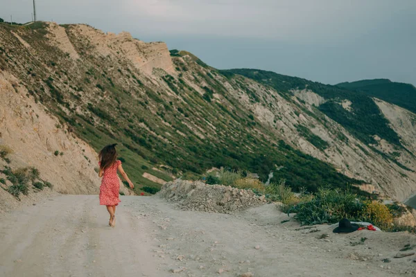 Happy Girl Summer Sunset Runs Motion — Fotografia de Stock