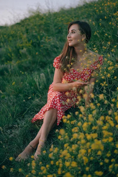 Portrait Girl Summer Grass Cut Yellow Wildflowers — Stockfoto