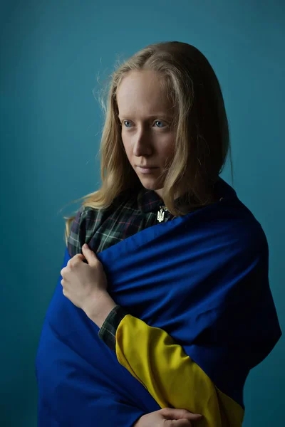 Young Woman Ukrainian Flag — Stock Photo, Image