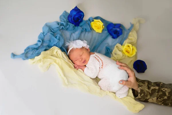 Concept Patriotic Ukrainian Shooting Newborn — Stock Photo, Image