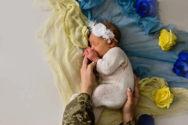 Concept Patriotic Ukrainian Shooting Newborn — Stock Photo, Image