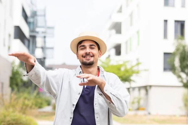 Young Man Summer Hat Dancing Green City — Foto Stock