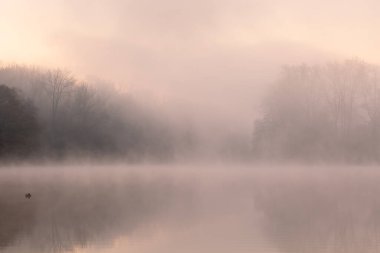 Slovakya 'nın Turcianske Klacany köyünde Ontario Gölü.