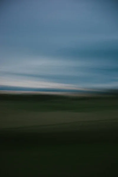 Abstract Landschap Van Een Groen Landelijk Veld Tegen Een Blauwe — Stockfoto