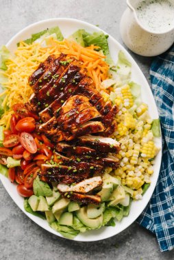 Izgara BBQ Tavuk Salata Tabağı