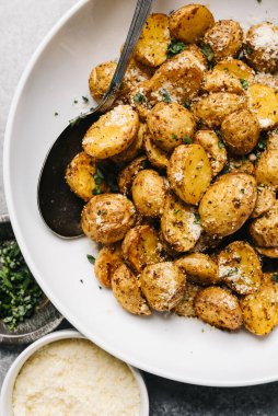 Baharatlı Parmesan Hava Kızarmış Patates