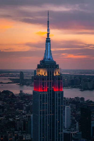 Gün batımında gökyüzü renkleri güzel New York